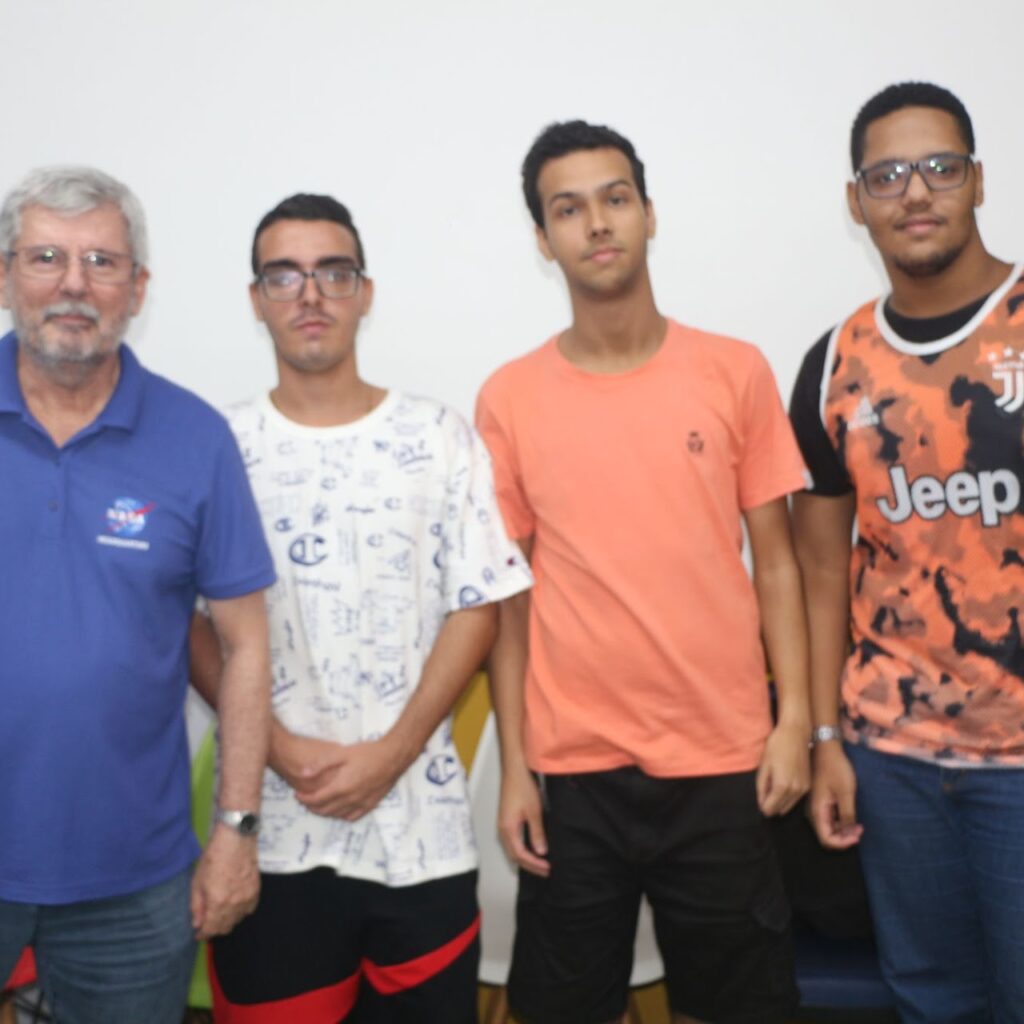 Prof Fernando Guerra e os Campeões do HSC2023 Equipe LixoTec (galeria) #8
